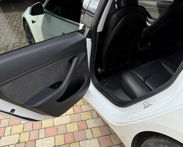 Белый Тесла Модель 3, объемом двигателя 0 л и пробегом 143 тыс. км за 18900 $, фото 28 на Automoto.ua