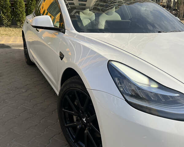 Білий Тесла Модель 3, об'ємом двигуна 0 л та пробігом 59 тис. км за 19200 $, фото 6 на Automoto.ua