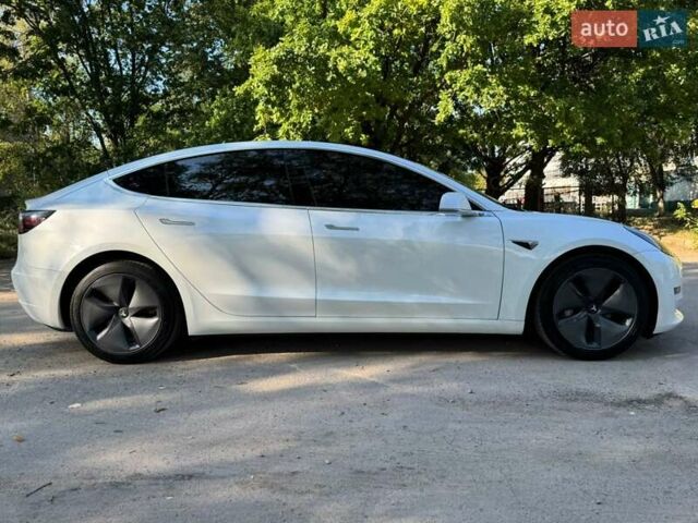 Белый Тесла Модель 3, объемом двигателя 0 л и пробегом 12 тыс. км за 18300 $, фото 9 на Automoto.ua