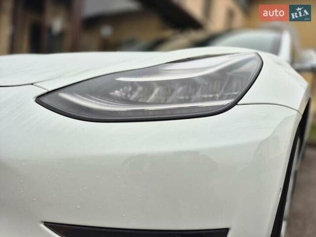 Белый Тесла Модель 3, объемом двигателя 0 л и пробегом 83 тыс. км за 17500 $, фото 2 на Automoto.ua