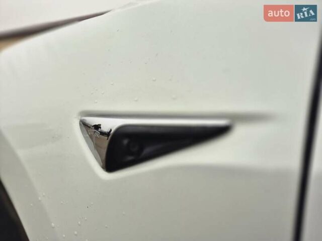 Белый Тесла Модель 3, объемом двигателя 0 л и пробегом 83 тыс. км за 17500 $, фото 1 на Automoto.ua