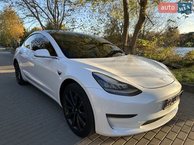 Белый Тесла Модель 3, объемом двигателя 0 л и пробегом 99 тыс. км за 19900 $, фото 1 на Automoto.ua