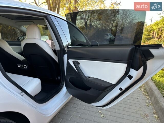 Белый Тесла Модель 3, объемом двигателя 0 л и пробегом 99 тыс. км за 19900 $, фото 23 на Automoto.ua