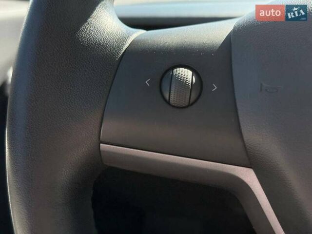 Белый Тесла Модель 3, объемом двигателя 0 л и пробегом 48 тыс. км за 20499 $, фото 24 на Automoto.ua