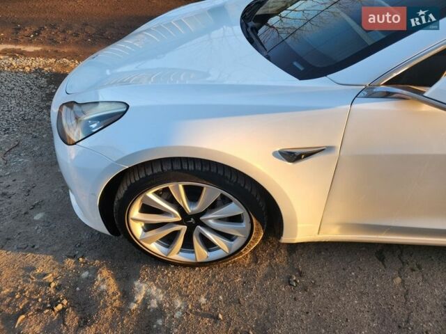 Белый Тесла Модель 3, объемом двигателя 0 л и пробегом 183 тыс. км за 15250 $, фото 6 на Automoto.ua