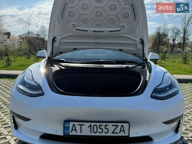 Белый Тесла Модель 3, объемом двигателя 0 л и пробегом 100 тыс. км за 13900 $, фото 39 на Automoto.ua
