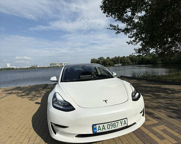 Белый Тесла Модель 3, объемом двигателя 0 л и пробегом 101 тыс. км за 14600 $, фото 3 на Automoto.ua