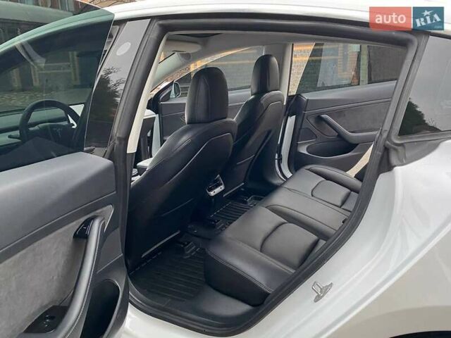 Білий Тесла Модель 3, об'ємом двигуна 0 л та пробігом 130 тис. км за 17200 $, фото 14 на Automoto.ua