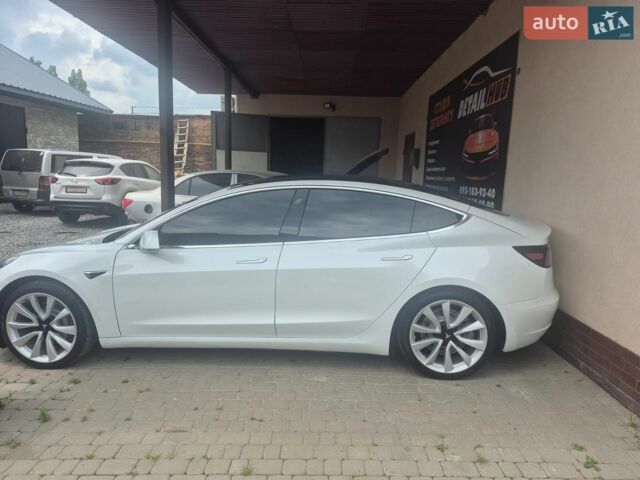 Білий Тесла Модель 3, об'ємом двигуна 0 л та пробігом 122 тис. км за 16800 $, фото 2 на Automoto.ua
