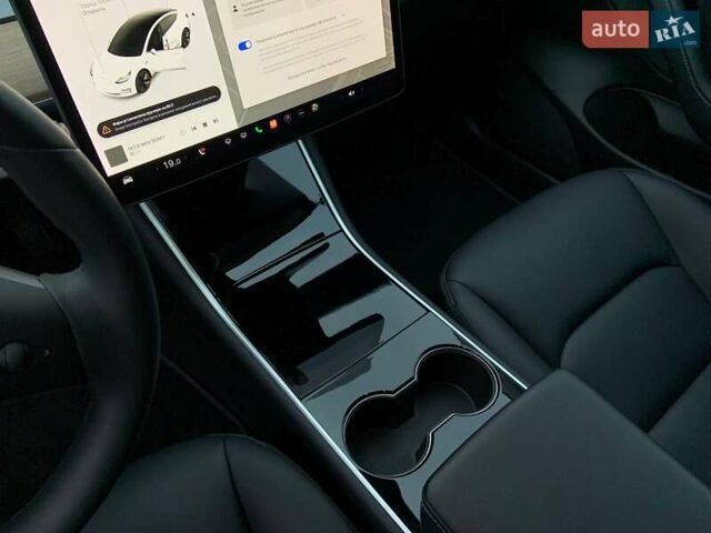 Белый Тесла Модель 3, объемом двигателя 0 л и пробегом 31 тыс. км за 32600 $, фото 41 на Automoto.ua