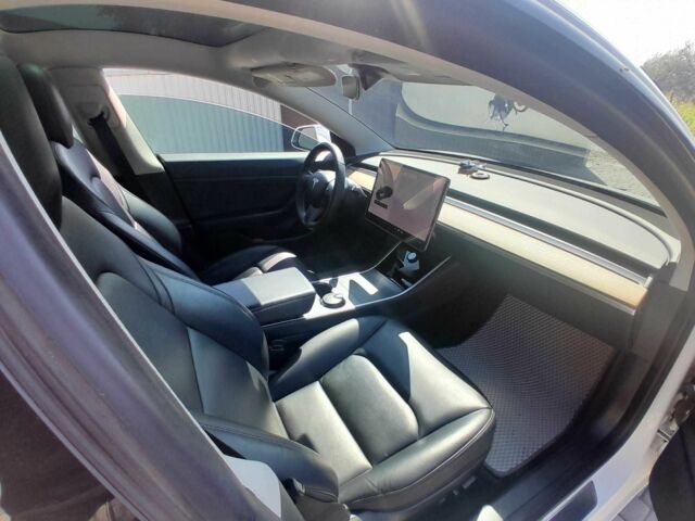 Белый Тесла Модель 3, объемом двигателя 0 л и пробегом 191 тыс. км за 18000 $, фото 4 на Automoto.ua