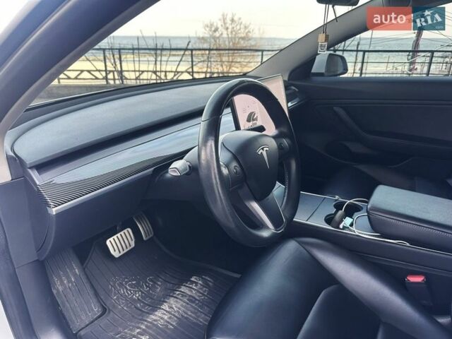 Білий Тесла Модель 3, об'ємом двигуна 0 л та пробігом 139 тис. км за 18600 $, фото 19 на Automoto.ua