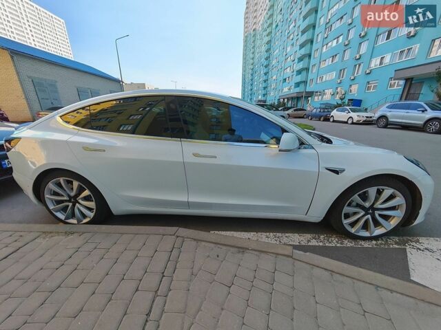 Белый Тесла Модель 3, объемом двигателя 0 л и пробегом 93 тыс. км за 17777 $, фото 7 на Automoto.ua