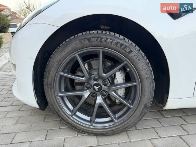 Белый Тесла Модель 3, объемом двигателя 0 л и пробегом 95 тыс. км за 17500 $, фото 6 на Automoto.ua