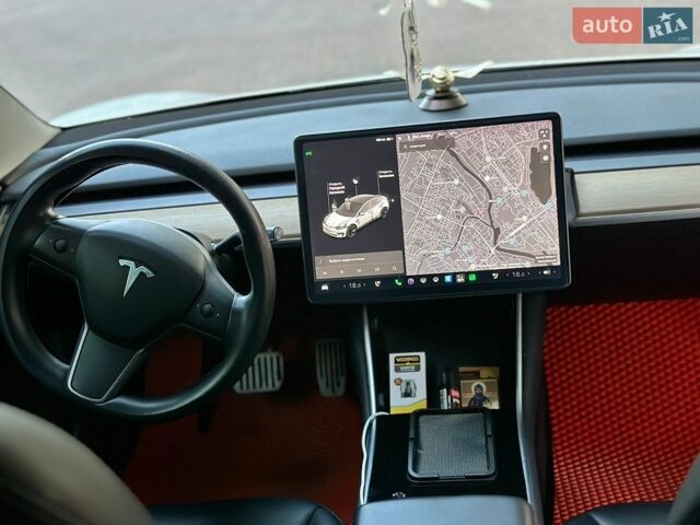 Білий Тесла Модель 3, об'ємом двигуна 0 л та пробігом 124 тис. км за 17300 $, фото 8 на Automoto.ua