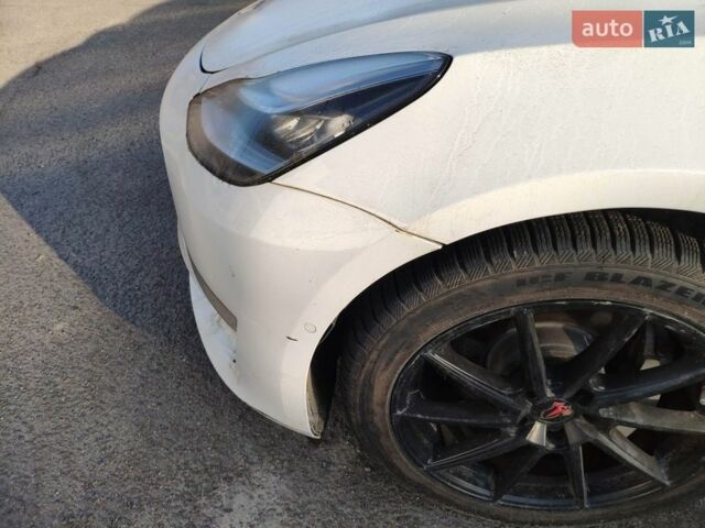 Белый Тесла Модель 3, объемом двигателя 0 л и пробегом 90 тыс. км за 12300 $, фото 9 на Automoto.ua