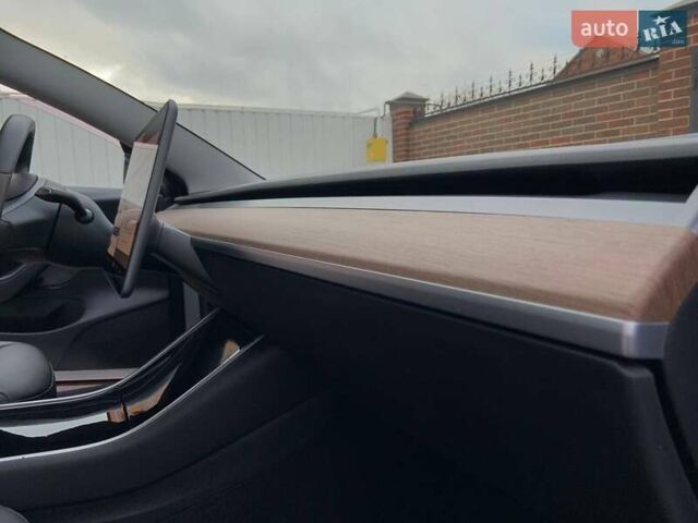 Белый Тесла Модель 3, объемом двигателя 0 л и пробегом 31 тыс. км за 32600 $, фото 44 на Automoto.ua