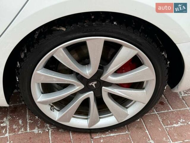 Белый Тесла Модель 3, объемом двигателя 0 л и пробегом 100 тыс. км за 22500 $, фото 35 на Automoto.ua