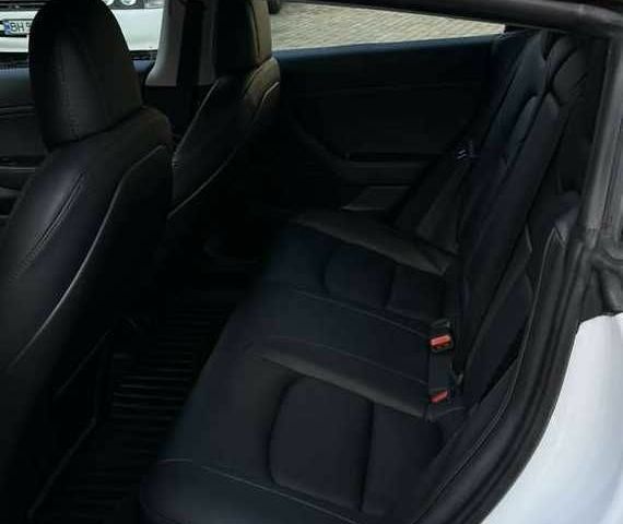 Белый Тесла Модель 3, объемом двигателя 0 л и пробегом 65 тыс. км за 17000 $, фото 5 на Automoto.ua