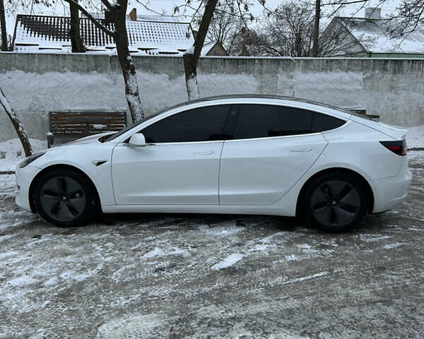 Белый Тесла Модель 3, объемом двигателя 0 л и пробегом 229 тыс. км за 16480 $, фото 5 на Automoto.ua