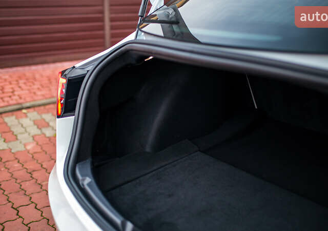 Белый Тесла Модель 3, объемом двигателя 0 л и пробегом 63 тыс. км за 15999 $, фото 20 на Automoto.ua