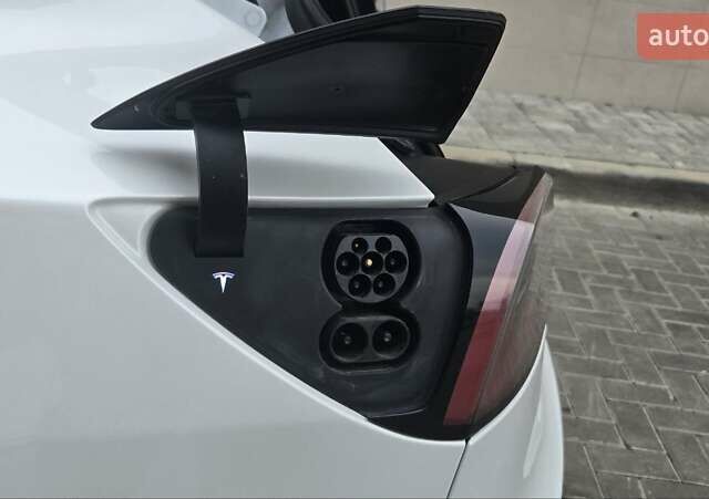 Белый Тесла Модель 3, объемом двигателя 0 л и пробегом 54 тыс. км за 21000 $, фото 4 на Automoto.ua