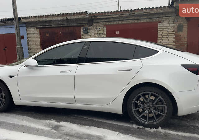 Белый Тесла Модель 3, объемом двигателя 0 л и пробегом 96 тыс. км за 25200 $, фото 4 на Automoto.ua