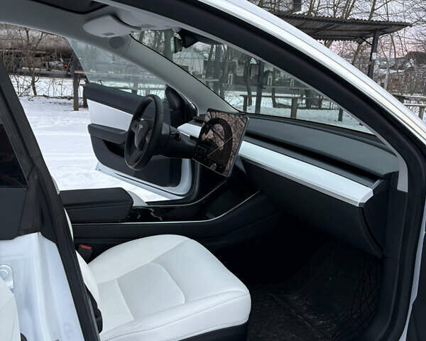 Білий Тесла Модель 3, об'ємом двигуна 0 л та пробігом 96 тис. км за 19000 $, фото 8 на Automoto.ua