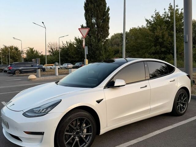 Білий Тесла Модель 3, об'ємом двигуна 0 л та пробігом 126 тис. км за 13400 $, фото 1 на Automoto.ua