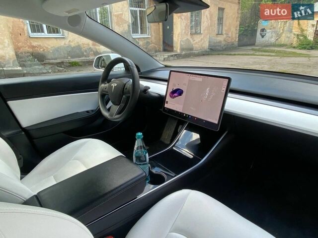Белый Тесла Модель 3, объемом двигателя 0 л и пробегом 85 тыс. км за 14900 $, фото 10 на Automoto.ua
