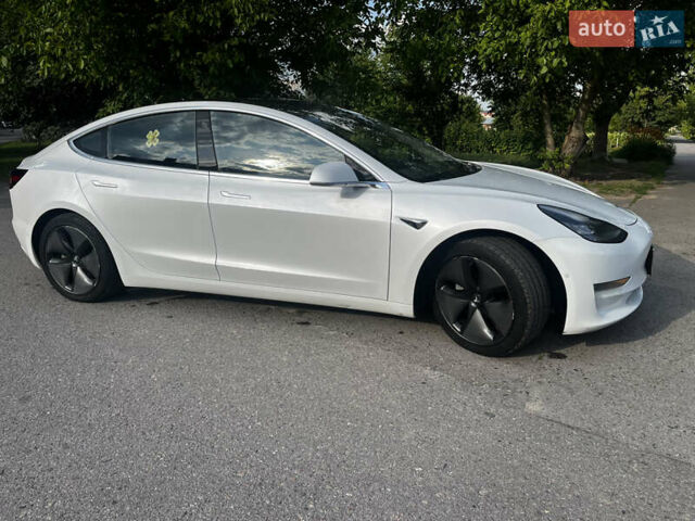 Тесла Модель 3 2019 в Ровно на Automoto.ua Белый Тесла Модель 3, объемом двигателя 0 л и пробегом 263 тыс. км за 15900 $, фото 4 на Automoto.ua