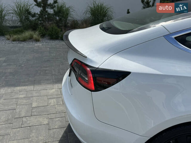 Белый Тесла Модель 3, объемом двигателя 0 л и пробегом 107 тыс. км за 19500 $, фото 9 на Automoto.ua