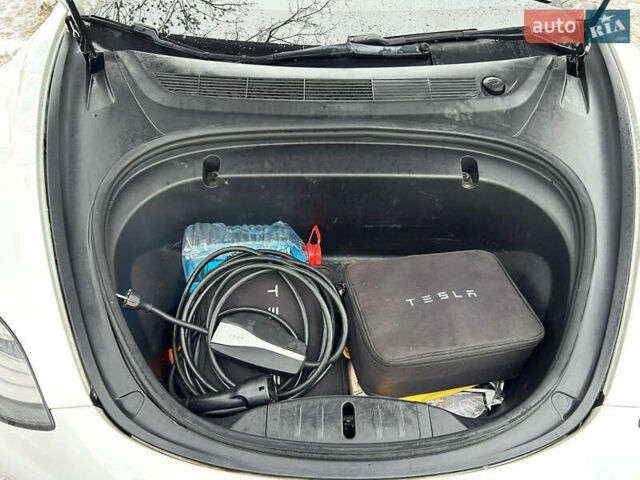 Белый Тесла Модель 3, объемом двигателя 0 л и пробегом 229 тыс. км за 16480 $, фото 13 на Automoto.ua