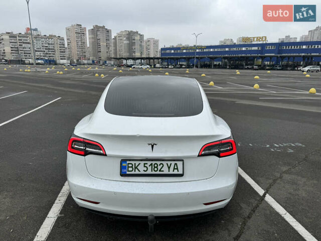 Белый Тесла Модель 3, объемом двигателя 0 л и пробегом 95 тыс. км за 15900 $, фото 5 на Automoto.ua