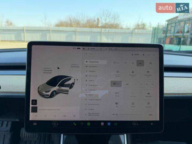 Білий Тесла Модель 3, об'ємом двигуна 0 л та пробігом 88 тис. км за 16999 $, фото 14 на Automoto.ua