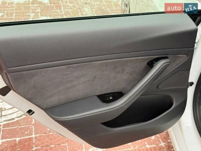 Белый Тесла Модель 3, объемом двигателя 0 л и пробегом 100 тыс. км за 22500 $, фото 29 на Automoto.ua