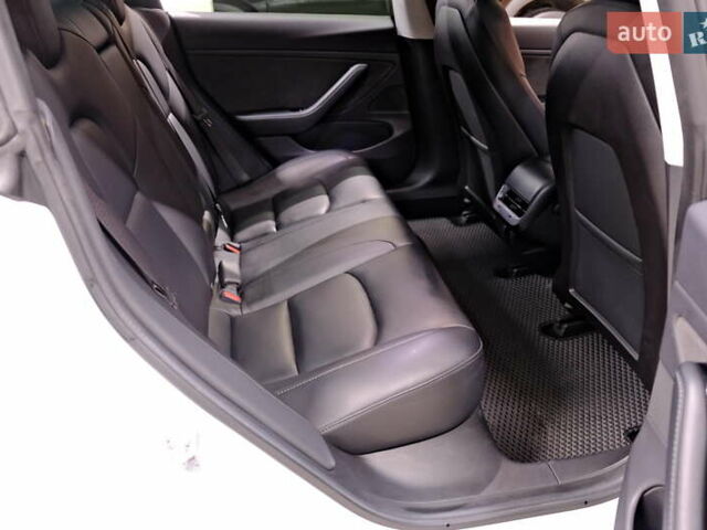 Белый Тесла Модель 3, объемом двигателя 0 л и пробегом 54 тыс. км за 15900 $, фото 39 на Automoto.ua