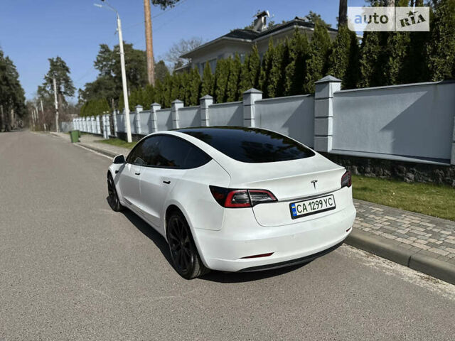 Білий Тесла Модель 3, об'ємом двигуна 0 л та пробігом 71 тис. км за 23600 $, фото 2 на Automoto.ua