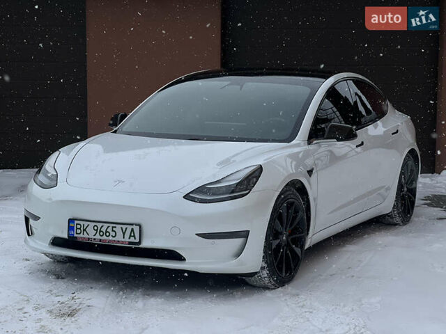Белый Тесла Модель 3, объемом двигателя 0 л и пробегом 73 тыс. км за 17500 $, фото 4 на Automoto.ua