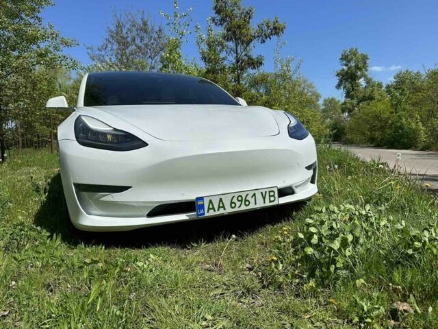 Білий Тесла Модель 3, об'ємом двигуна 0 л та пробігом 124 тис. км за 18300 $, фото 1 на Automoto.ua