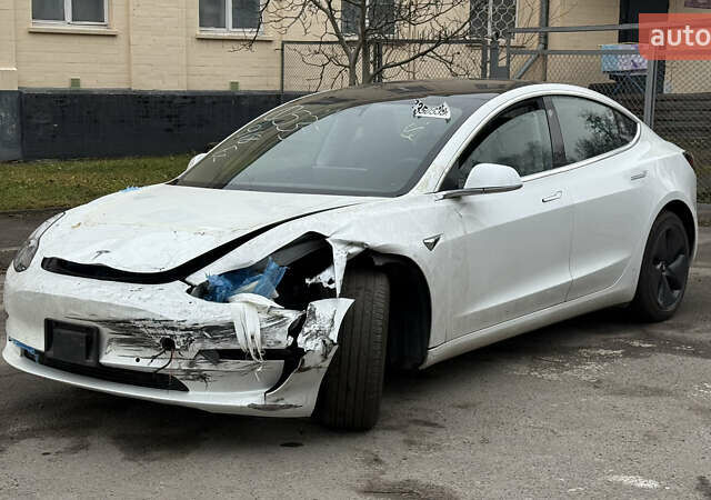 Білий Тесла Модель 3, об'ємом двигуна 0 л та пробігом 79 тис. км за 15200 $, фото 2 на Automoto.ua