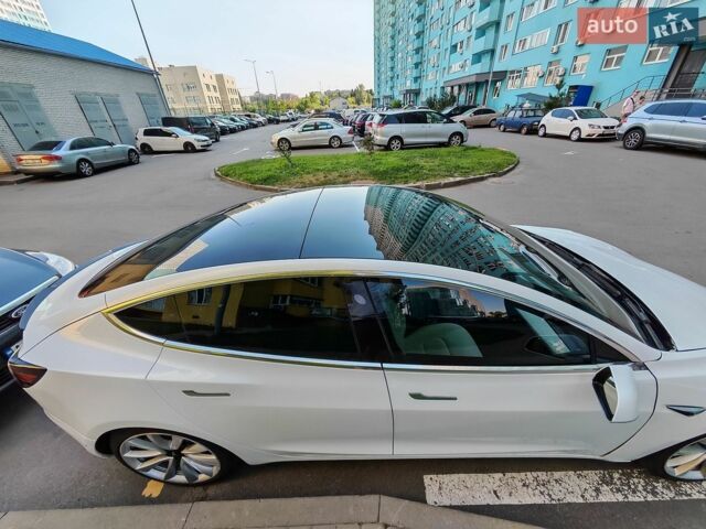 Белый Тесла Модель 3, объемом двигателя 0 л и пробегом 93 тыс. км за 17777 $, фото 5 на Automoto.ua
