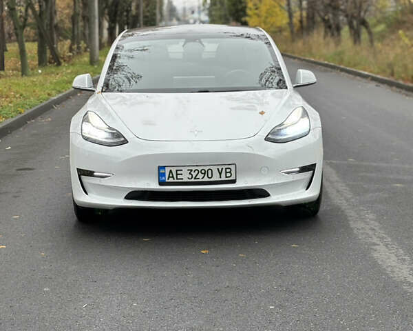 Білий Тесла Модель 3, об'ємом двигуна 0 л та пробігом 114 тис. км за 13950 $, фото 1 на Automoto.ua