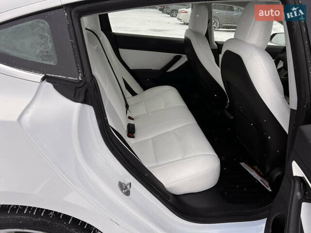 Белый Тесла Модель 3, объемом двигателя 0 л и пробегом 170 тыс. км за 15000 $, фото 12 на Automoto.ua