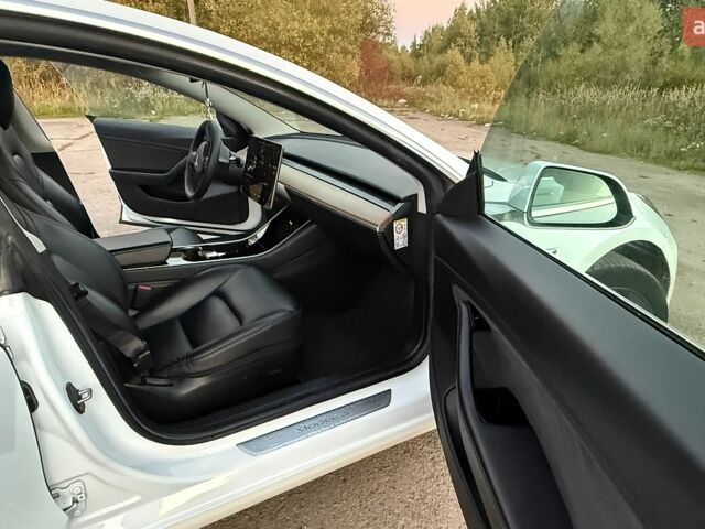 Белый Тесла Модель 3, объемом двигателя 0 л и пробегом 154 тыс. км за 16650 $, фото 24 на Automoto.ua