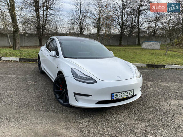 Белый Тесла Модель 3, объемом двигателя 0 л и пробегом 48 тыс. км за 19300 $, фото 1 на Automoto.ua