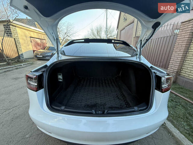 Білий Тесла Модель 3, об'ємом двигуна 0 л та пробігом 192 тис. км за 18350 $, фото 4 на Automoto.ua