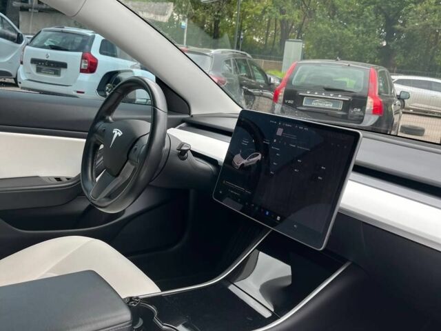 Тесла Модель 3 2019 у Остоге на Automoto.ua Білий Тесла Модель 3, об'ємом двигуна 0 л та пробігом 100 тис. км за 17999 $, фото 5 на Automoto.ua