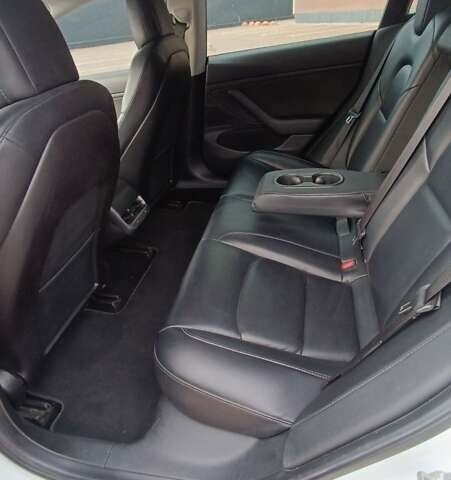 Белый Тесла Модель 3, объемом двигателя 0 л и пробегом 143 тыс. км за 16000 $, фото 10 на Automoto.ua