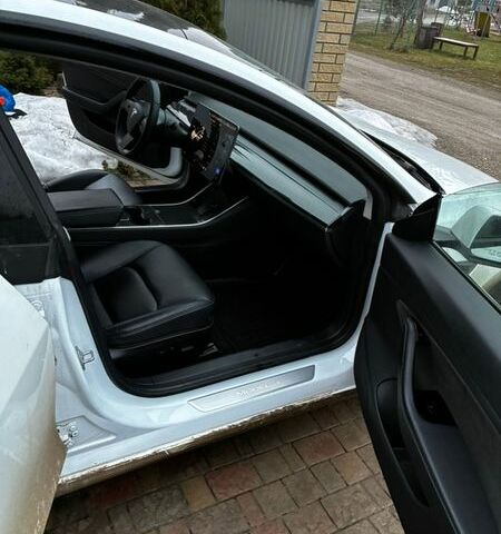 Белый Тесла Модель 3, объемом двигателя 0 л и пробегом 74 тыс. км за 16000 $, фото 11 на Automoto.ua